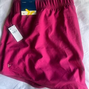 ON mid rise tech run short, NWT
